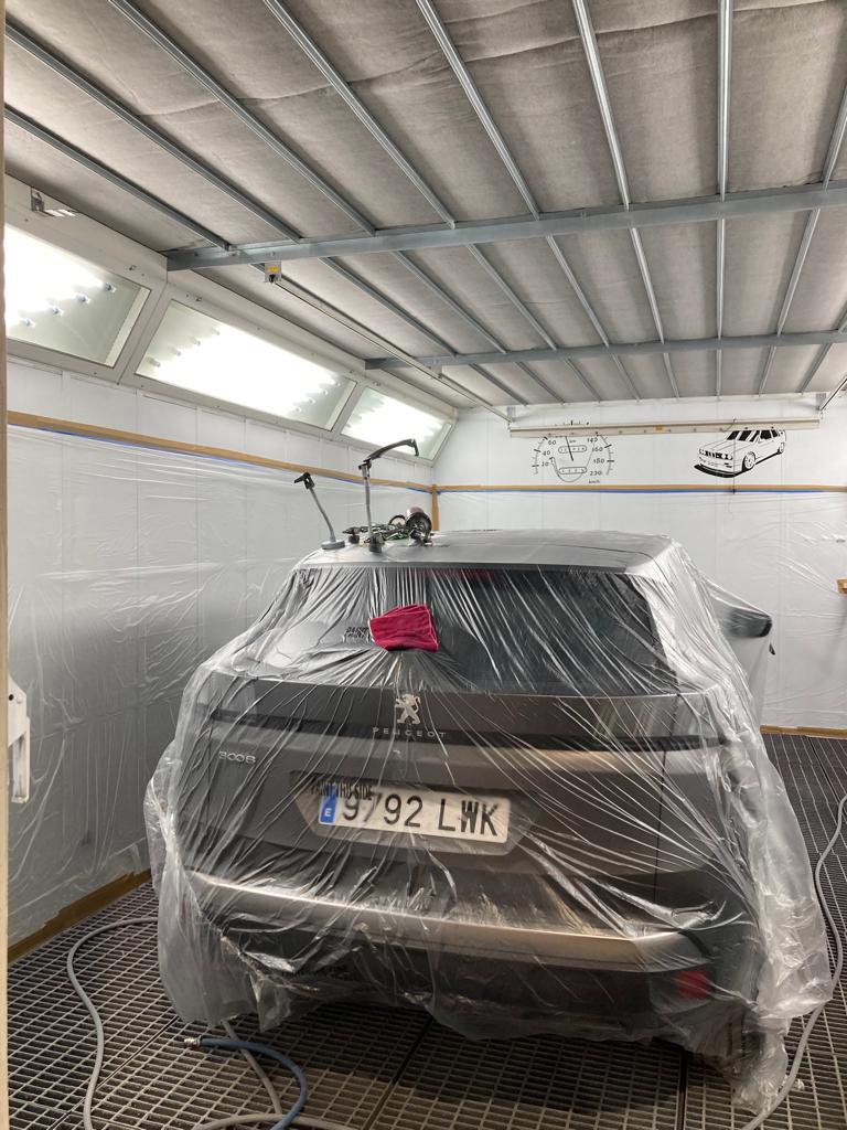 vehículo en cabina pintura - empresa autobox alzira